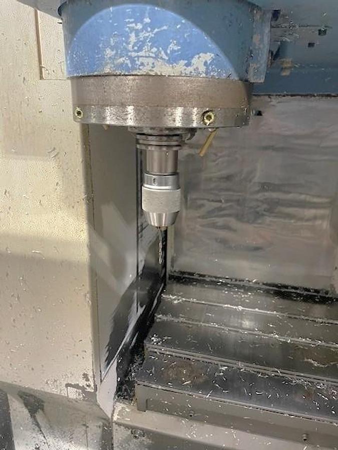 Used 2000 Mazak VTC200B with Chip Conveyor, 30 Station Side Mounted Tool Changer, Very Nice Condition, Located in Ontario, Canada