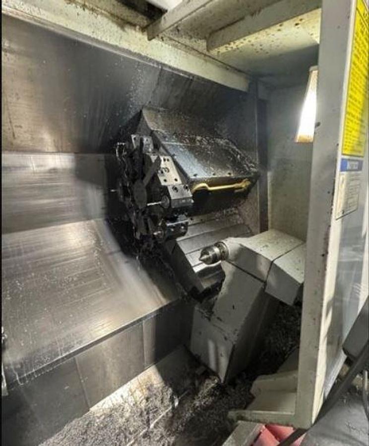 Used 2006 Haas SL-20T with Tailstock, Chip Auger, Parts Catcher, 8" Chuck, Tool Presetter