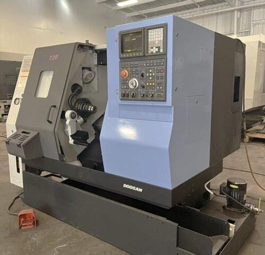 Used 2006 Doosan Lynx 220LC with Tailstock, Tool Presetter, Parts Catcher