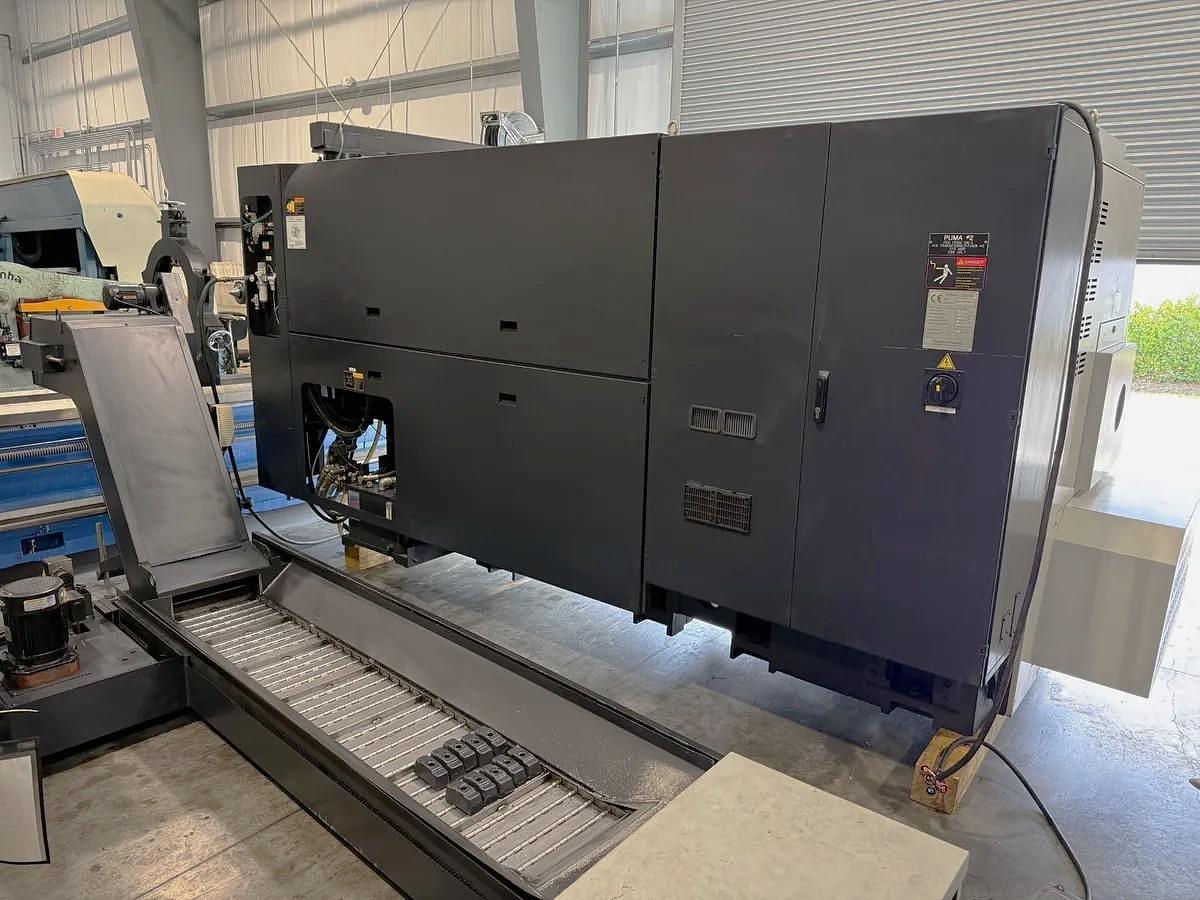 Used 2012 Doosan Puma 400MB with C Axis, Milling Capable, 15" Hyd. Chk, 4.5" Bar Cap., 41.3" cc, Tailstock, Conveyor, Live Tooling