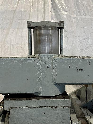 Used Bulldozer Type 300 Ton Horizontal Hydraulic Press