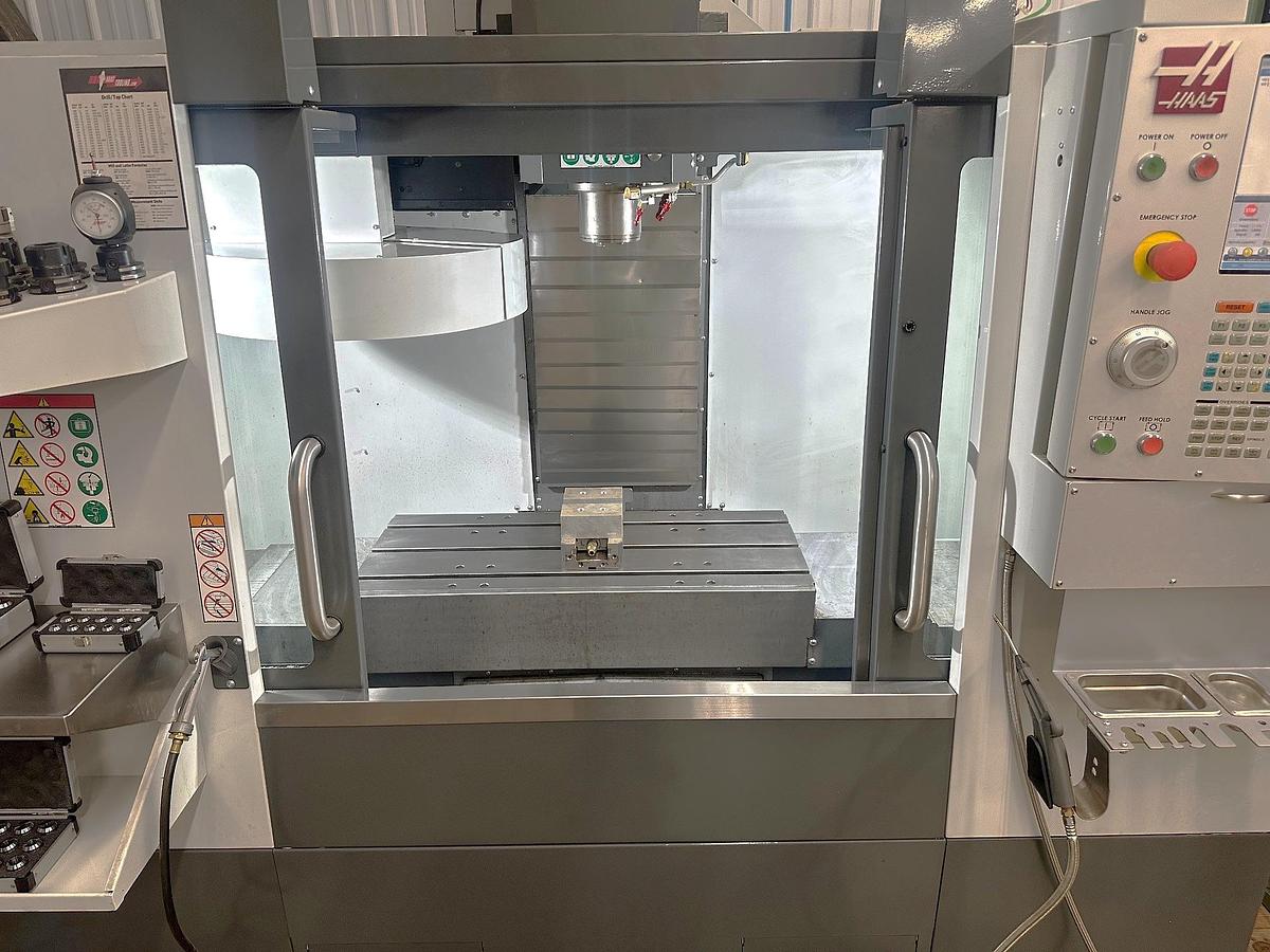 Used 2021 Haas VF2 with Auto Door, Rigid Tapping, 20 Station Carousel Type ATC, ONLY 30 FEED CUTTING HOURS!!