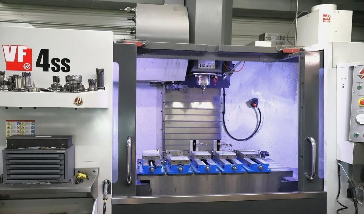 Used 2015 Haas VF-4SS w/ Coolant Thru Spindle, Haas Probing, 15,000 RPM Spindle, PCool, Auger