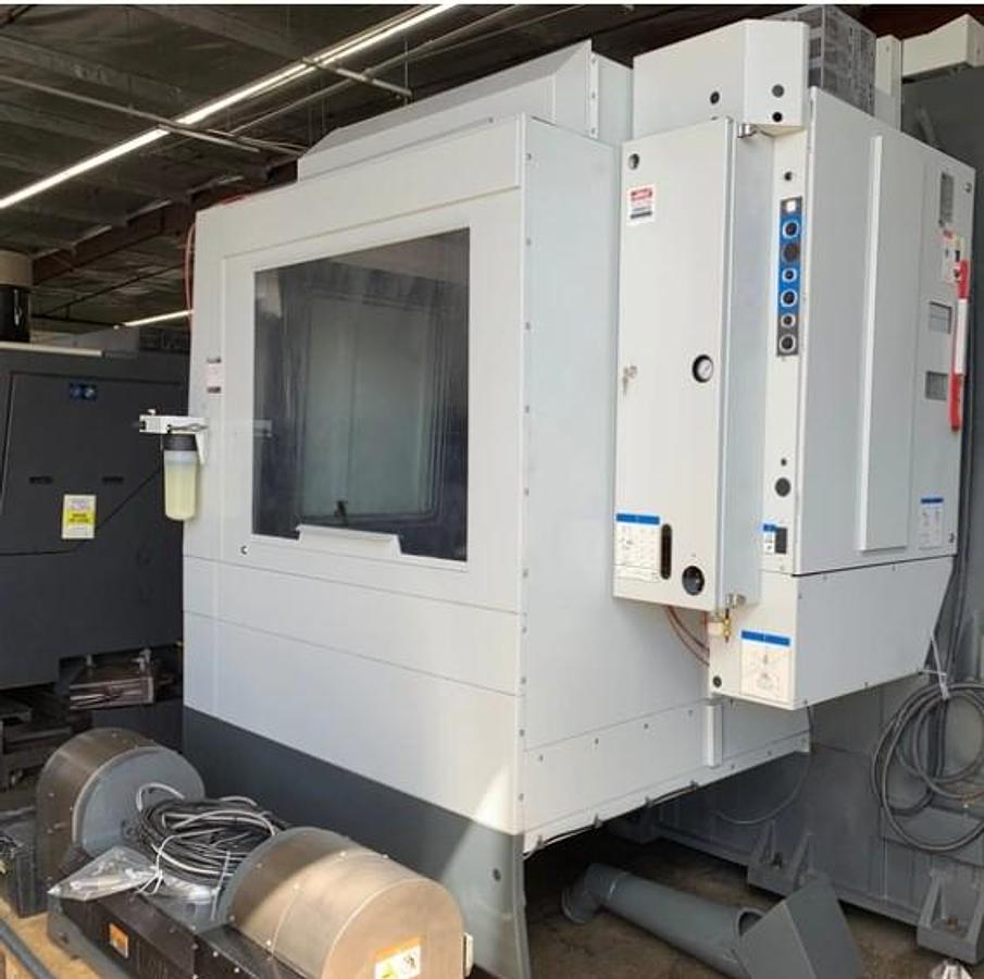 Used 2018 Haas VM-6 with Haas TR310 Trunnion Table, Probing, Coolant Thru Spindle, Z Axis Riser