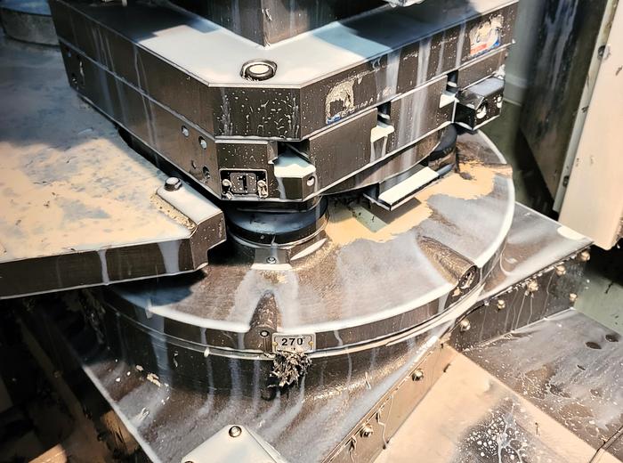 Used 2006 Doosan DHP 4000 w/ 2 Plt Changer, 1 Degree, 60 ATC, Coolant Thru Spindle, 14,000 RPM