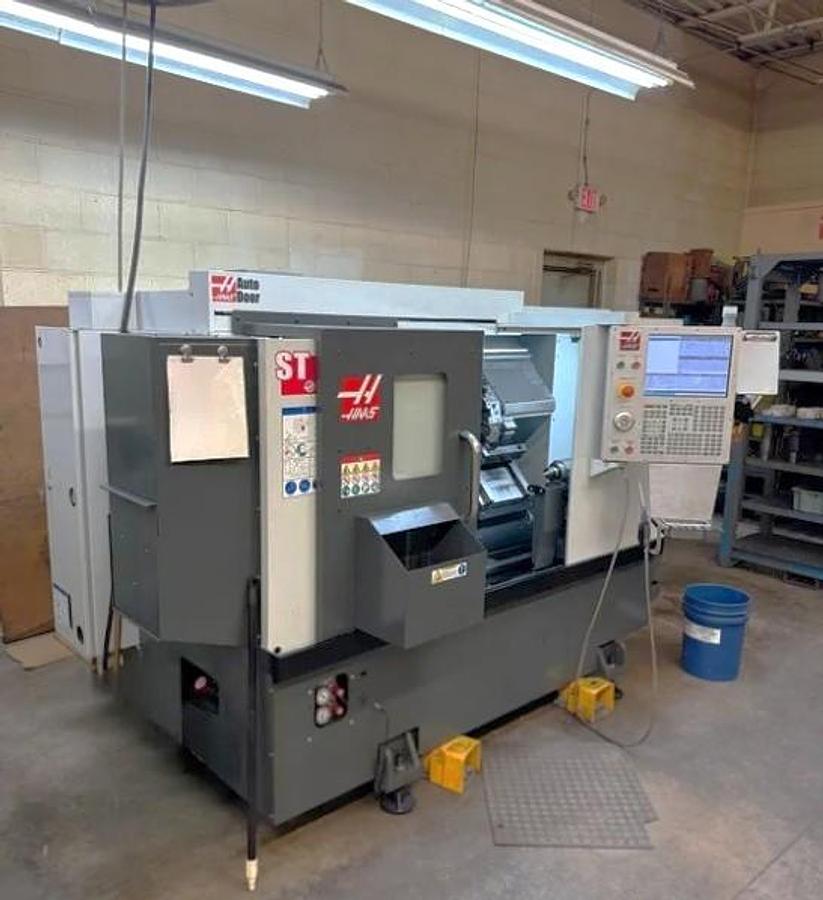 Used 2019 Haas ST-10 with Tailstock, Toolsetter, Chip Conveyor, Royal Collet Chuck, 6" 3 Jaw Chuck, Parts Catcher, ONLY 961 Hours
