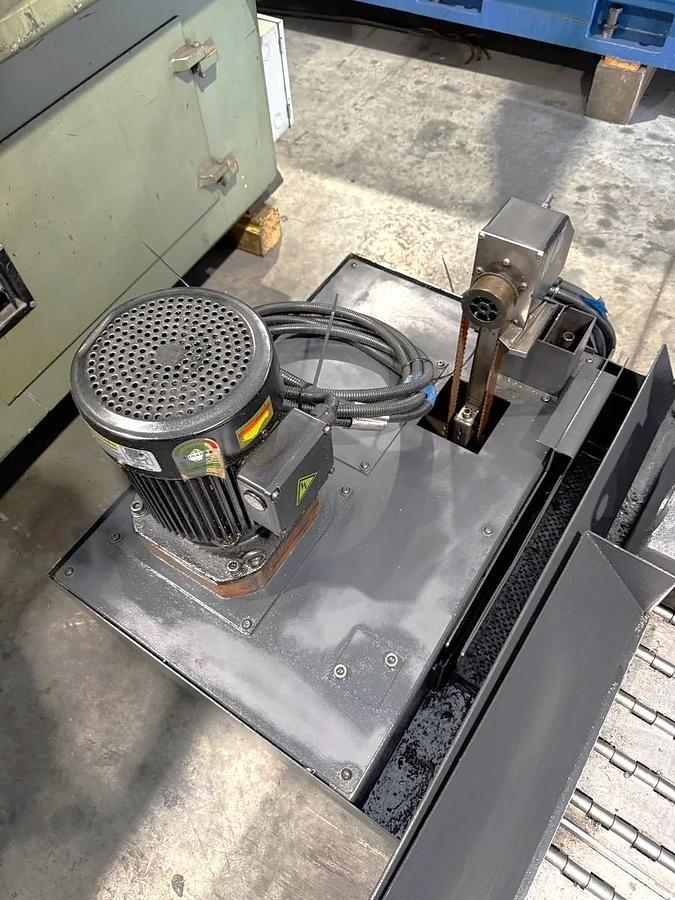 Used 2012 Doosan Puma 400MB with C Axis, Milling Capable, 15" Hyd. Chk, 4.5" Bar Cap., 41.3" cc, Tailstock, Conveyor, Live Tooling