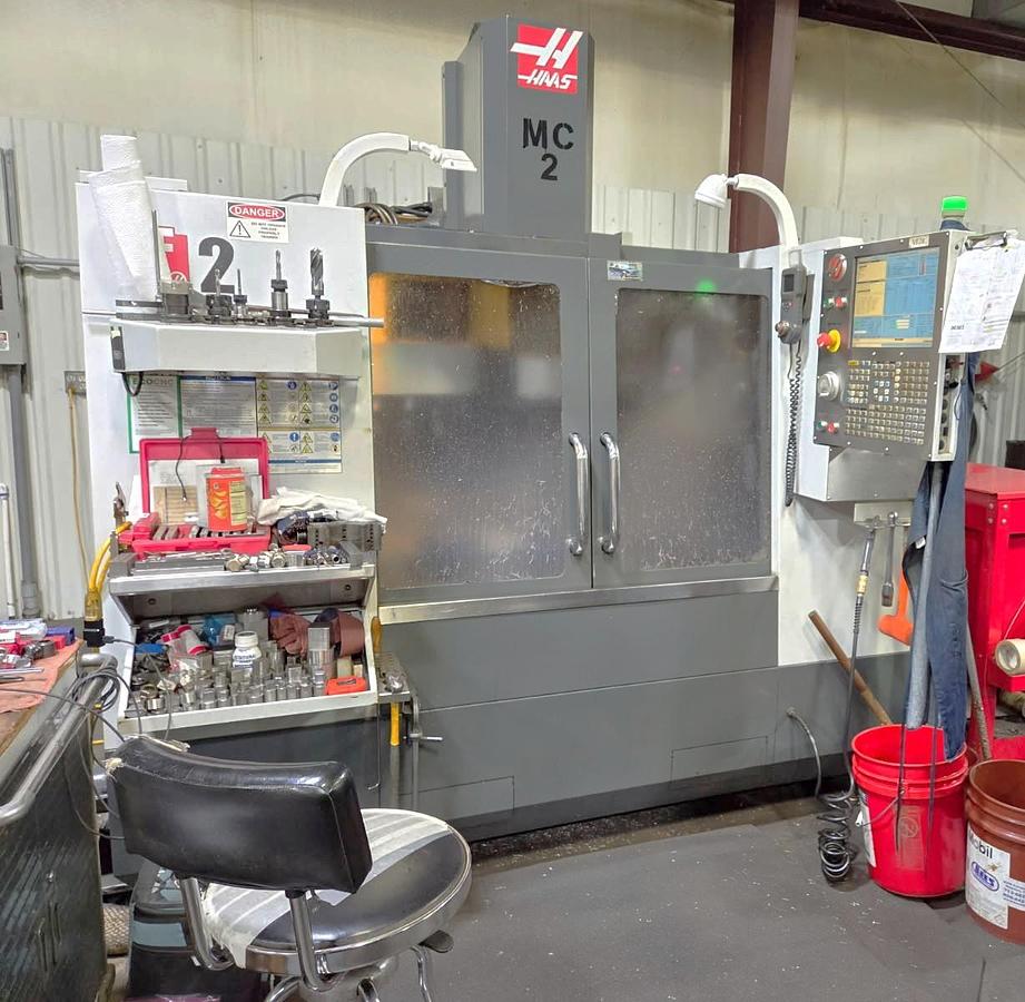 Used 2010 Haas VF2B with PCool, Chip Auger, 7500 RPM, 2 Spd Gearbox, Haas Probing Package, Remote Jog Handle