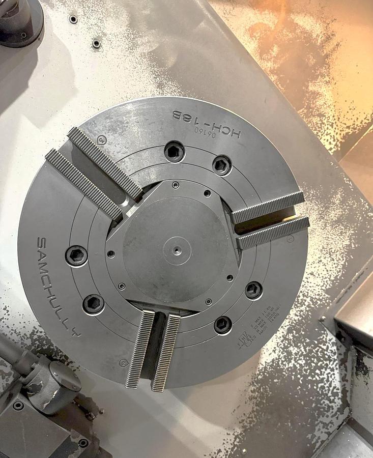 Used 2013 Doosan Puma 700A with 18" Hyd. Chuck, 6.5" Bar Capacity, 63" cc, Tailstock, Chip Conveyor, Tool Presetter, Fanuc 32i Cntrl