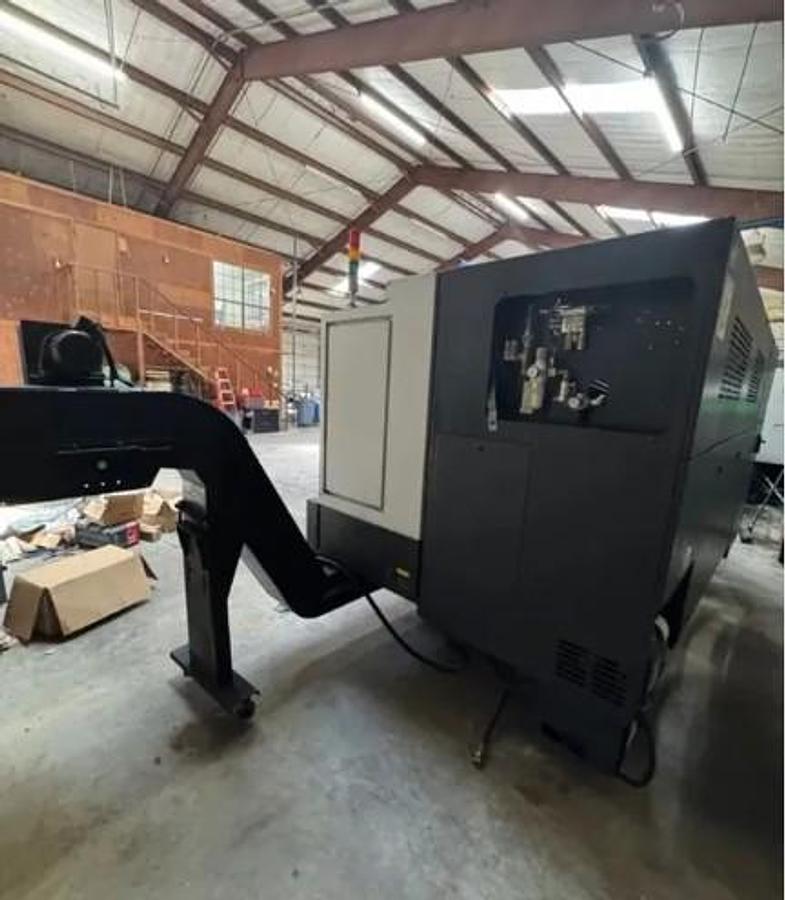 Used 2010 Doosan Puma 2600LM, 30.7" sw, 50.4" cc, C Axis, Milling/Drilling, 3" Bar Capacity, 10" Chuck, Tailstock, Chip Conveyor, Tool Eye