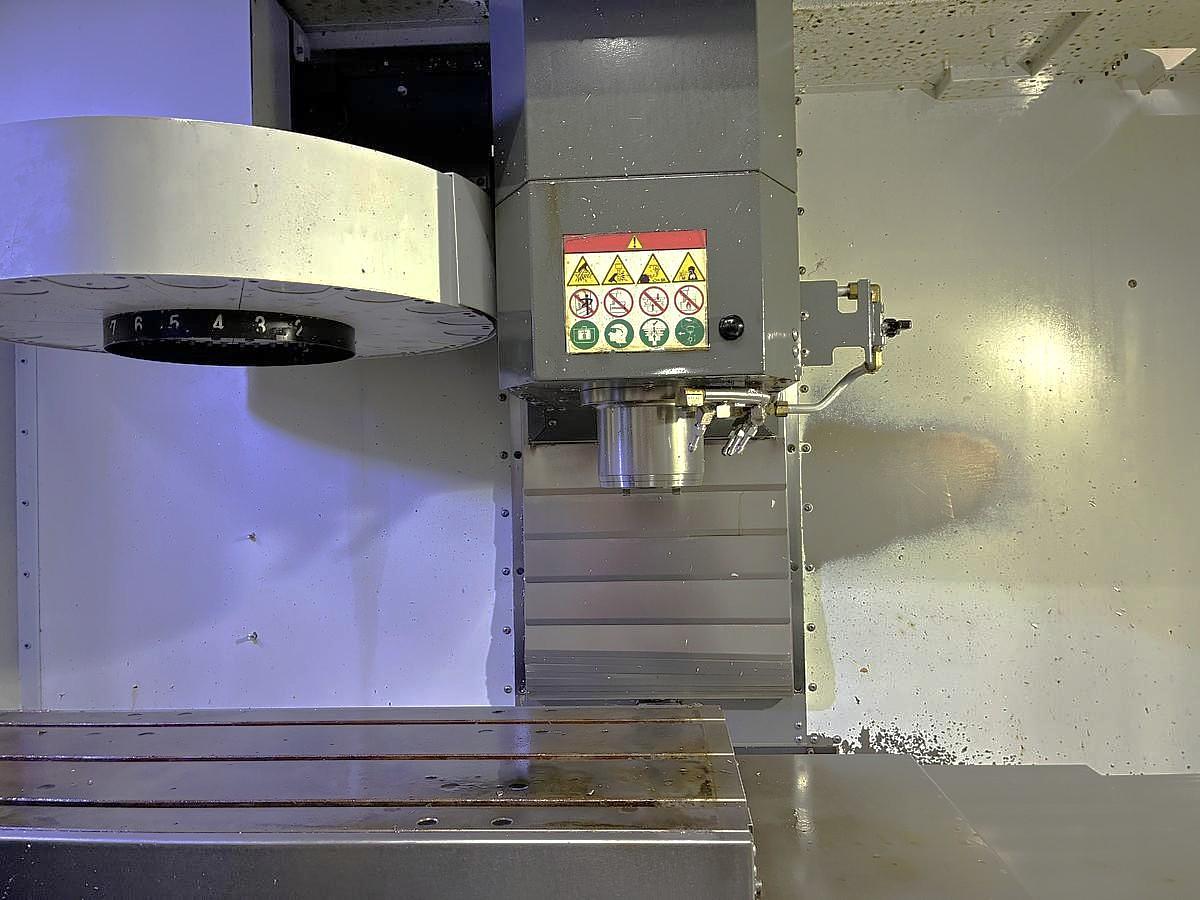 Used 2017 Haas VF2 with Chip Auger, Rigid Tapping, 8100 RPM, 20 Station Umbrella ATC, ONLY 3,429 Feed Cutting Hours !!