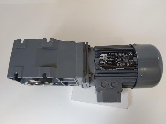 Winkelgetriebemotor mit Abtriebswelle, GKR04-2M HAR 071C42, 71,8 r/min, 69Nm, Lenze neu