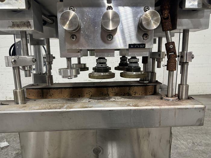 Used Surekap Sk600 cap retorquer