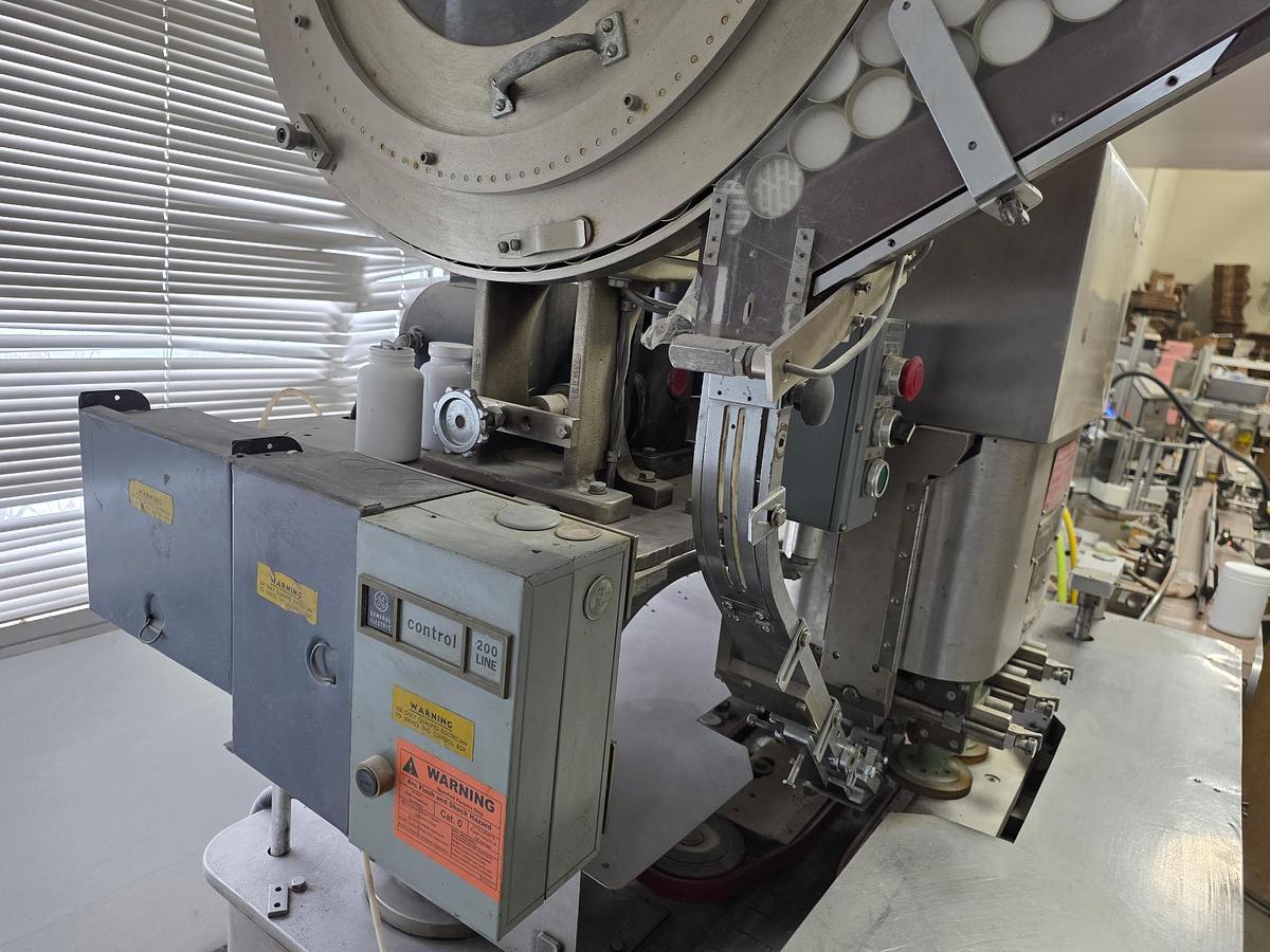 Used Resina U-30 Stainless steel base capper