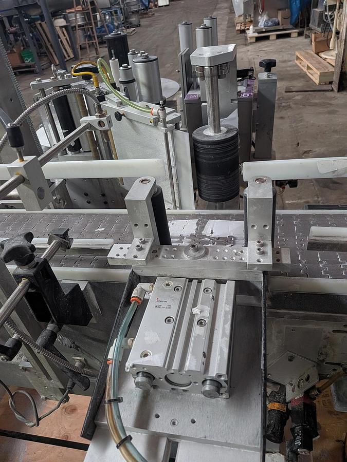 Used Universal 320 wrap labeler for larger containers 320
