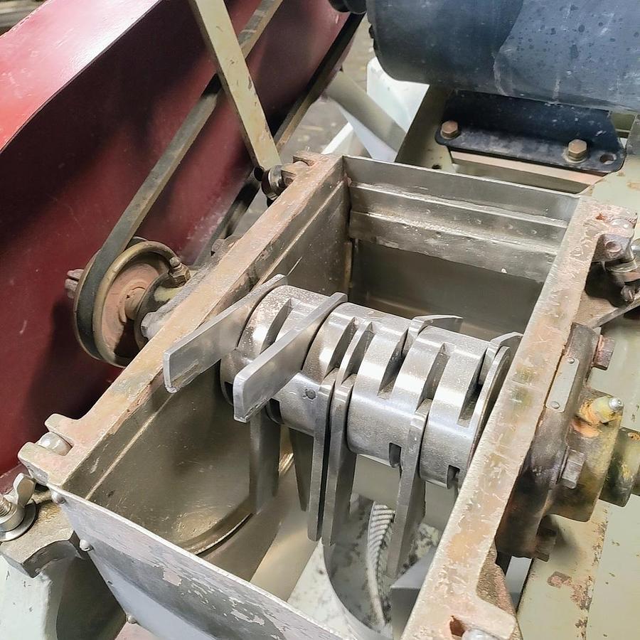 Used Fitzmill D-6 on cart