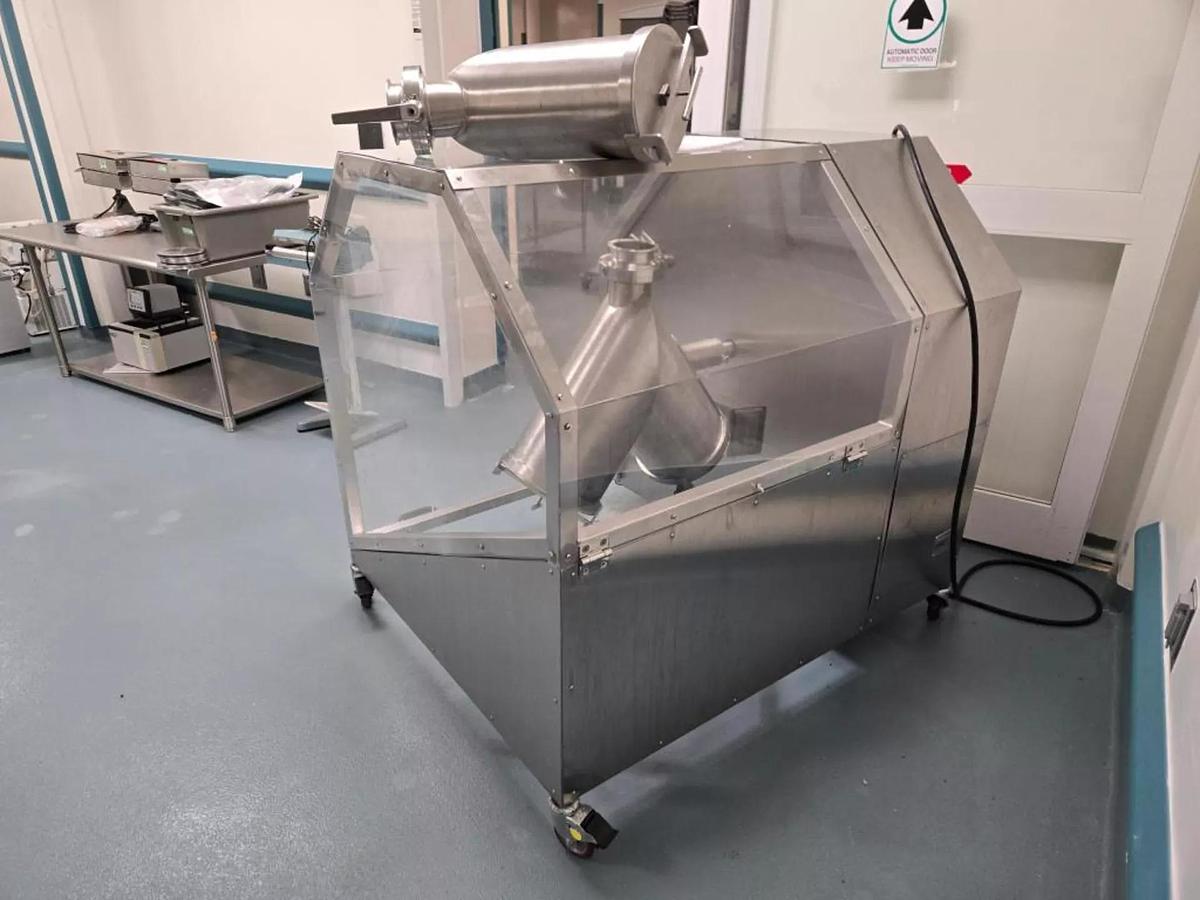 Used Caps- Plus lab sized V blender