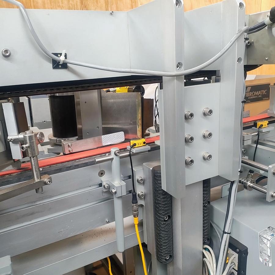 Used LSI Front and Back Labeler with integrated hold down