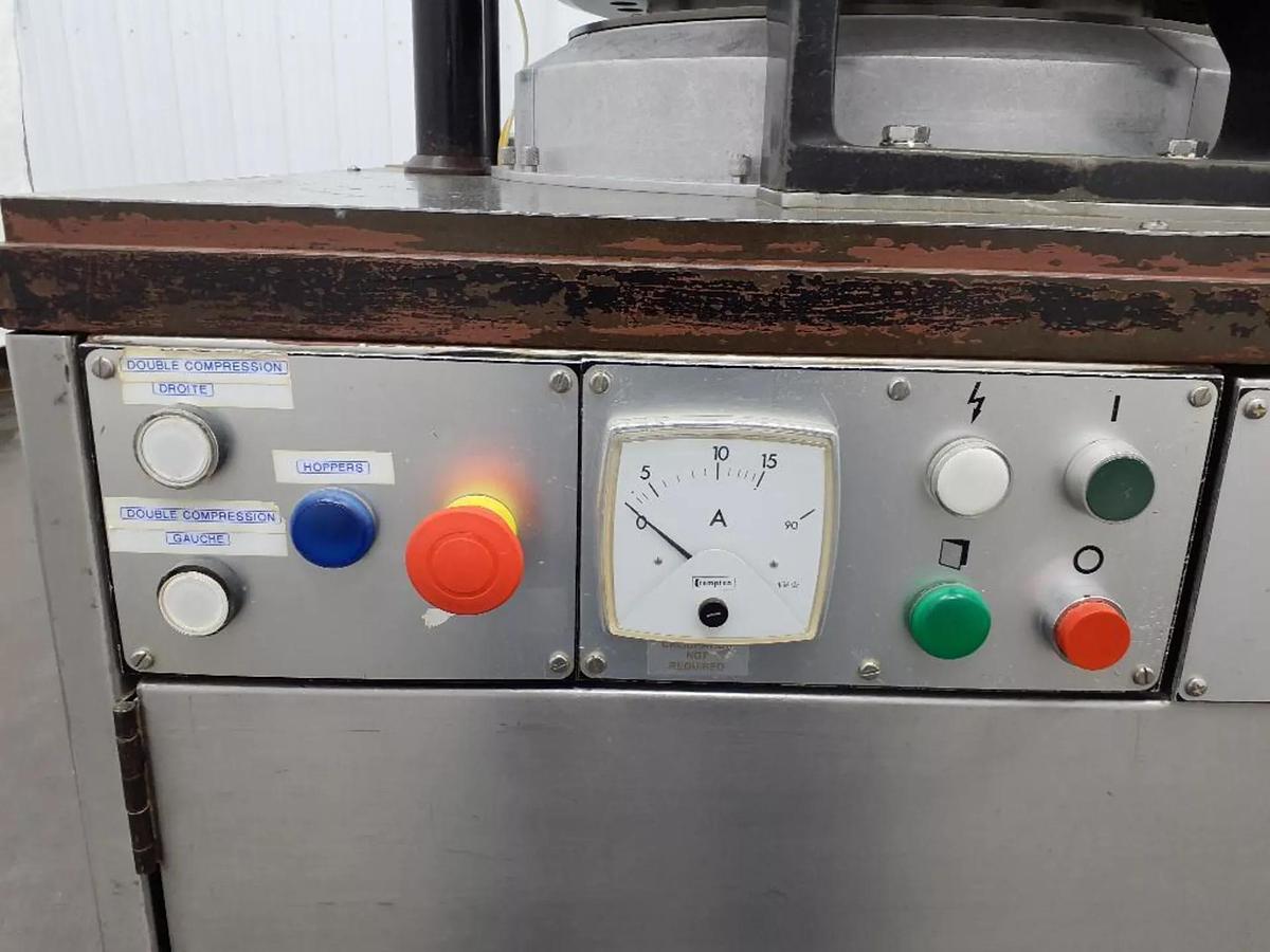 Used Manesty BB4 - 35 station  Dual sided press