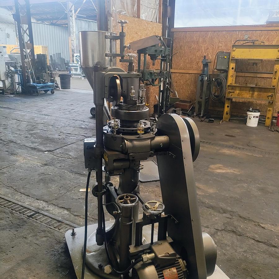 Used Manesty B3b tablet press