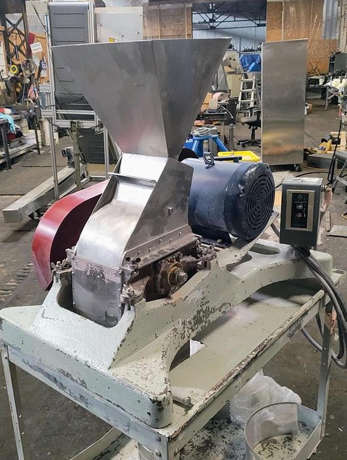 Used Fitzmill D-6 on cart