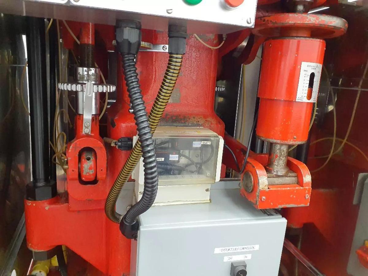 Used Manesty BB4 - 35 station  Dual sided press