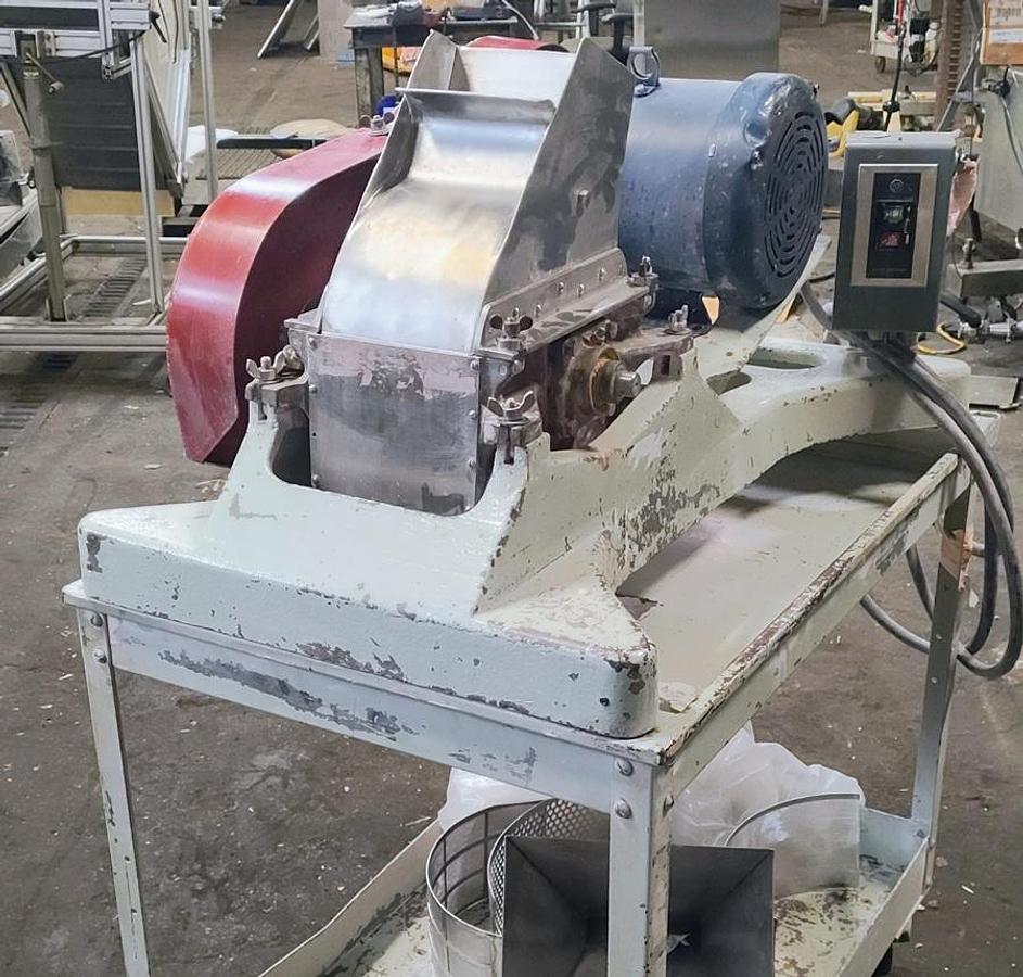 Used Fitzmill D-6 on cart