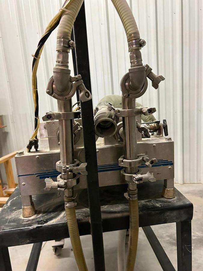 Used Geyer Flo-master 4000 twin piston filler