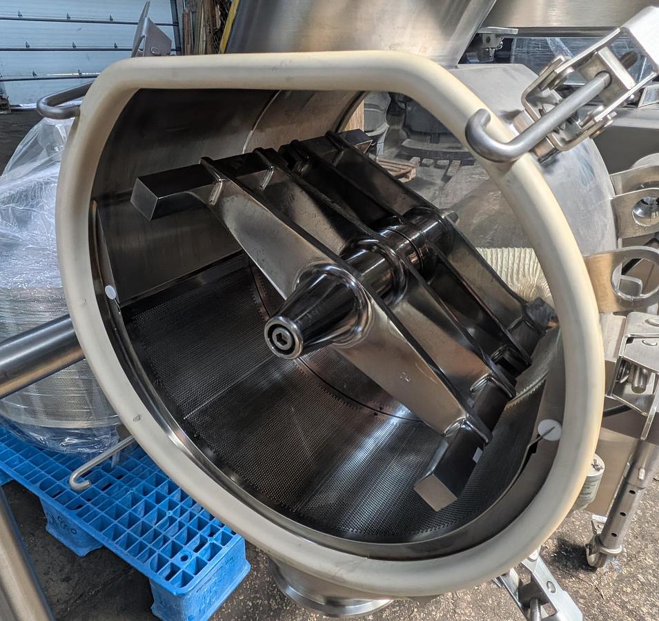 Used Fluid Air 7" Screw Fed GranuMill