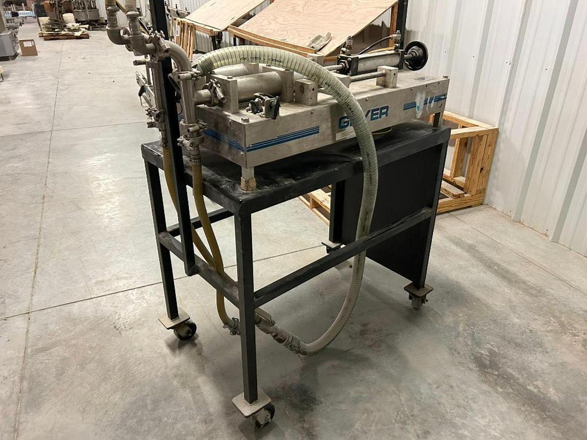 Used Geyer Flo-master 4000 twin piston filler