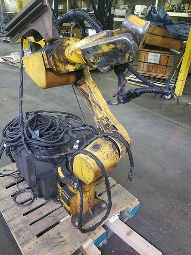 Used FANUC ROBOT ARC MATE 100i . FANUC TYPE A05D-2402-B001 RJ-3 controller