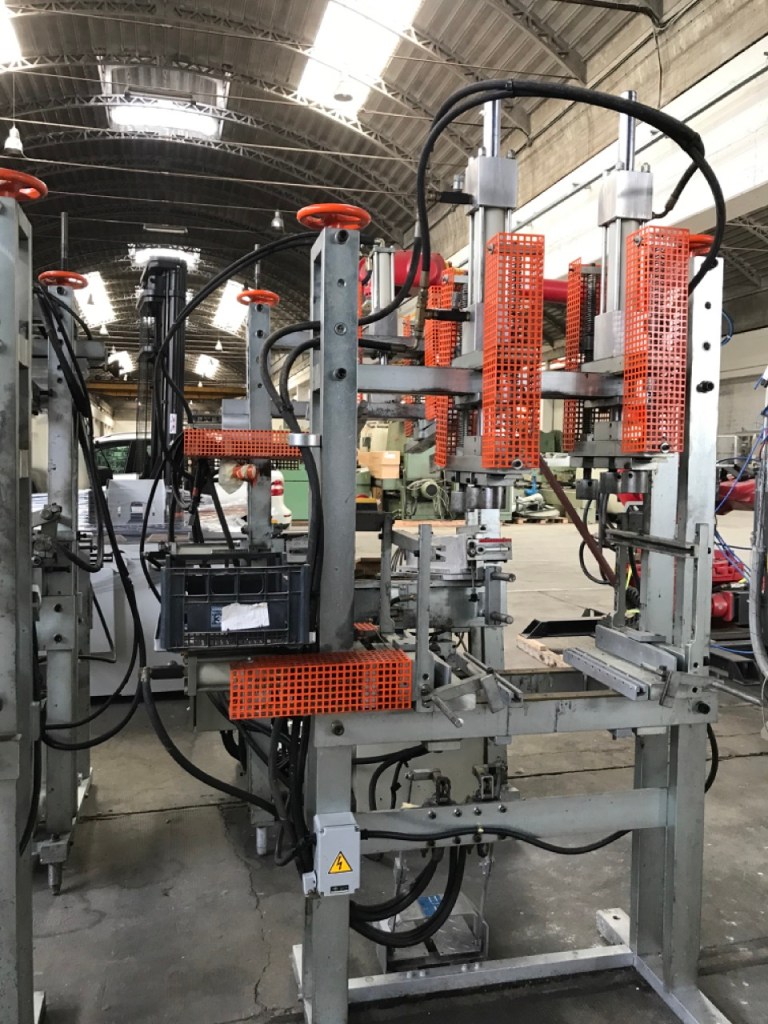 Used Coppia di strettoi per sedie marca Camam