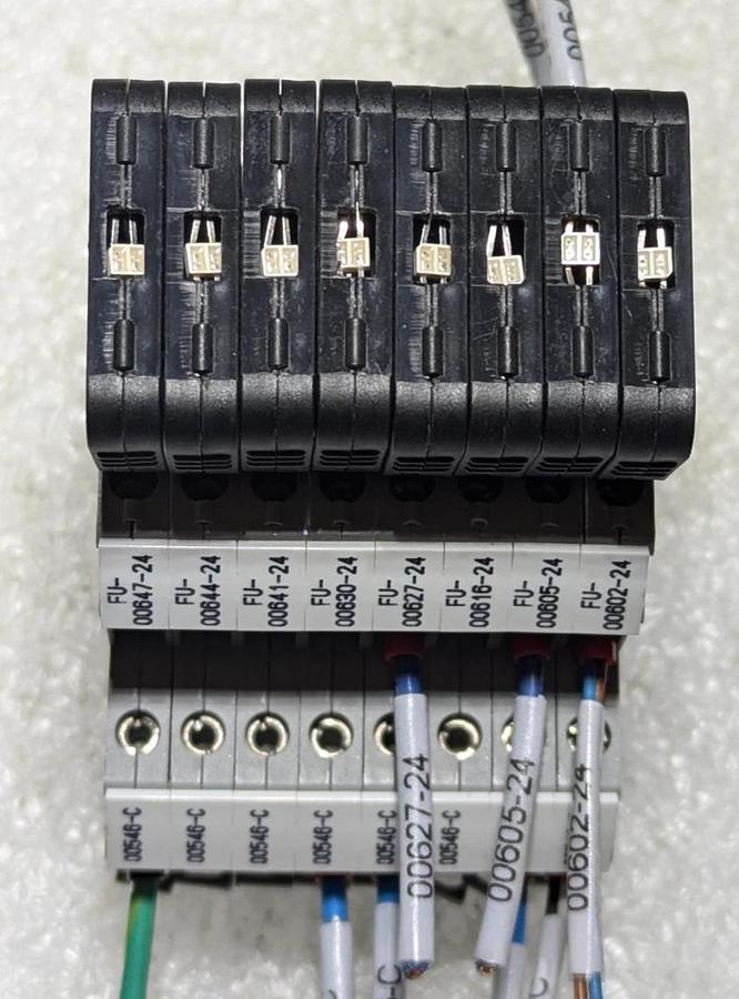 Used Lot of (8)  phoenix contact UKK5-T  with  (8 )fuses ST-SI-UK 4