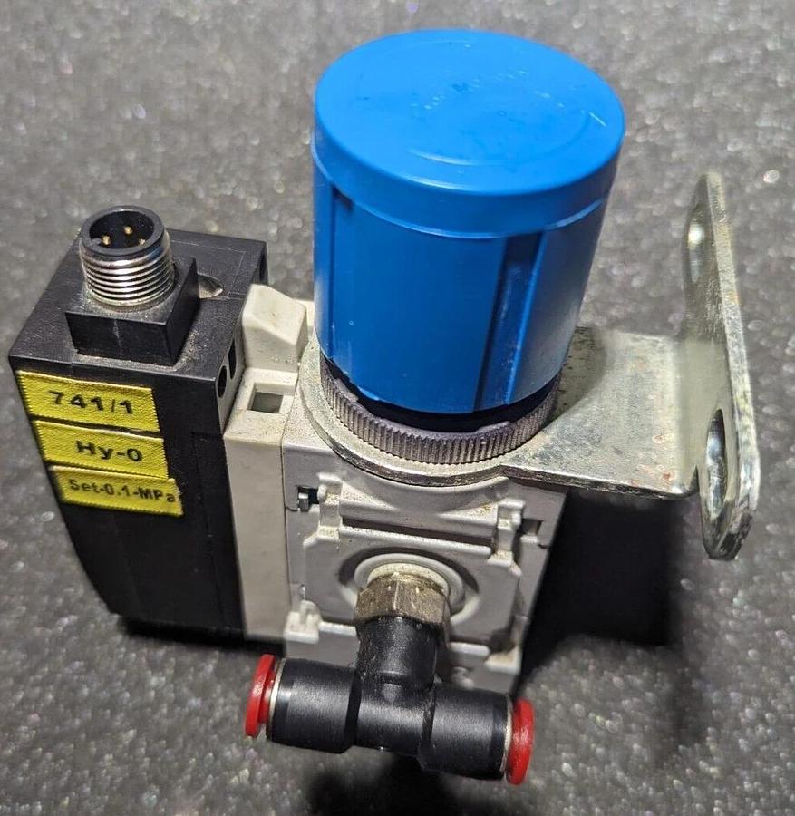 Used Festo CO09 ,105657 + Vacuum Sensor 192766