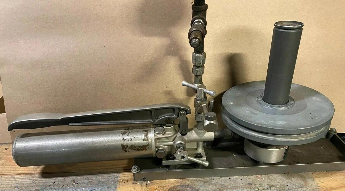 Used Ametek Portable Dead Weight Tester w/ WG 27 weights