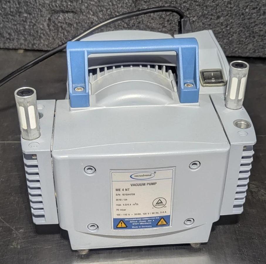 Used Vaccumbrand  ME 4NT  Diaphragm Vacuum Pump, 70 mbar