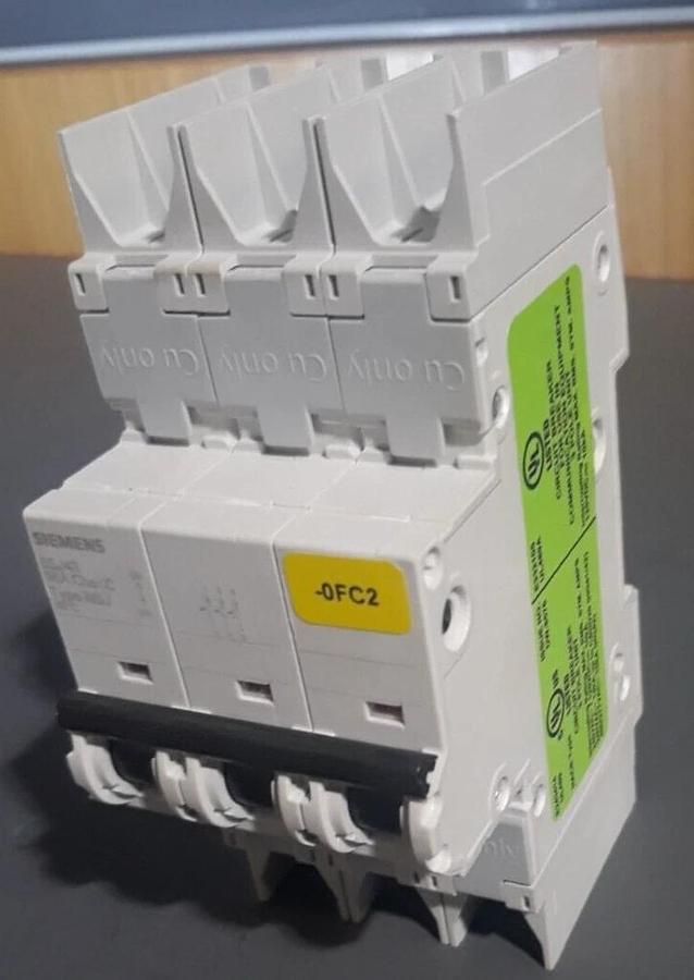 Used Siemens  5SJ4316-7HG42 / 3-Pole Circuit Breaker