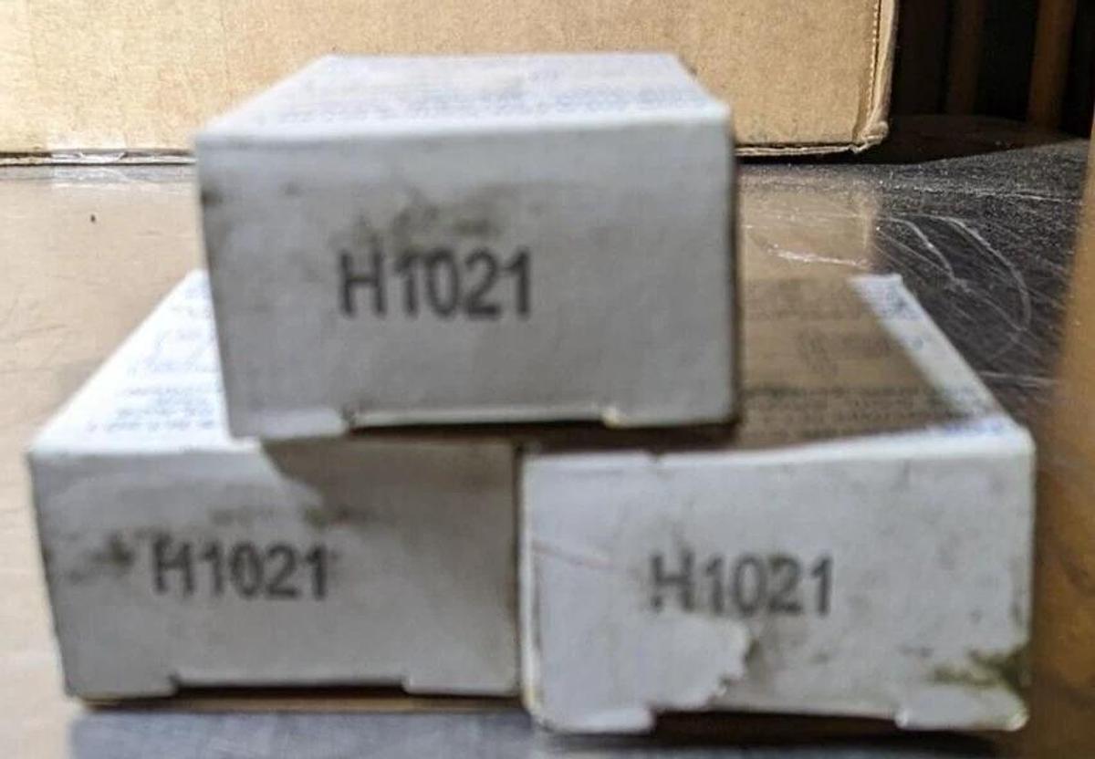 LOT OF 3  Eaton  Cutler-Hammer H1021