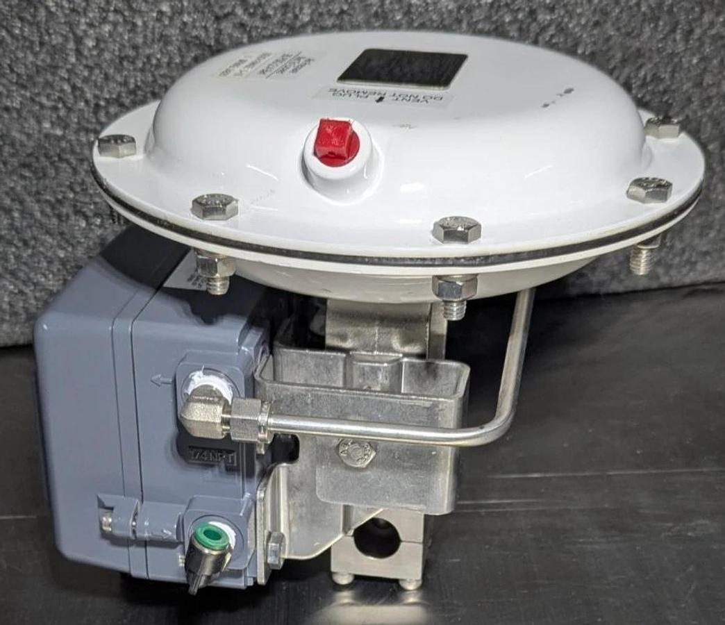 Used Fisher Baumann 32M-85000 Sanitary Pinch Valve w/ Hart F000016618 Fisher controls