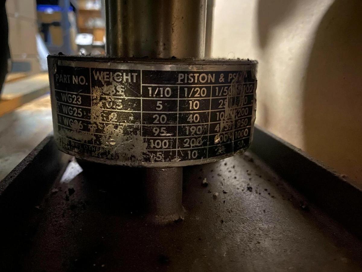Used Ametek Portable Dead Weight Tester w/ WG 27 weights