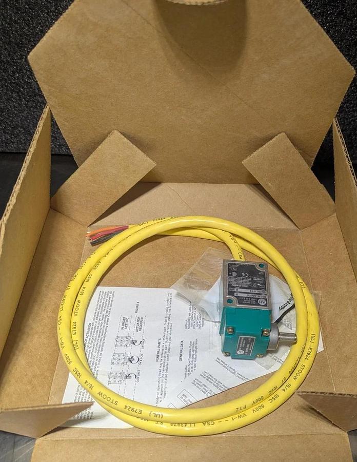 Allen Bradley 802M-AMY5 Limit Switch Enclosure Ttpes 4,6p & 13