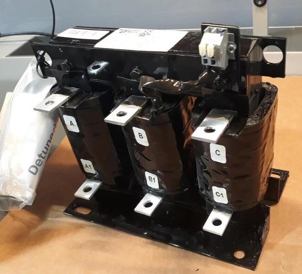 Used SCHNEIDER ELECTRIC  12.5kvar   REACTOR   LVR05125B22T