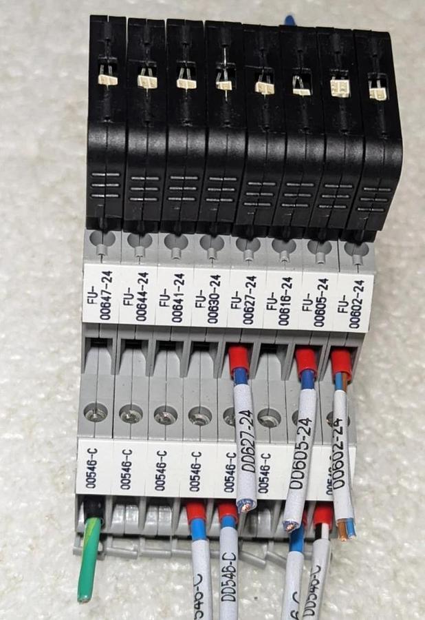 Used Lot of (8)  phoenix contact UKK5-T  with  (8 )fuses ST-SI-UK 4