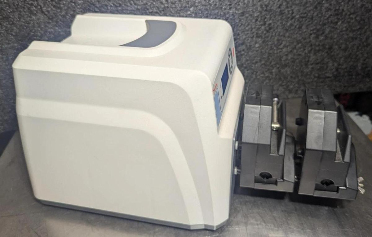 Used Thermo Scientific 1400-1320 Peristaltic Pump w/ double pump head 956-0025