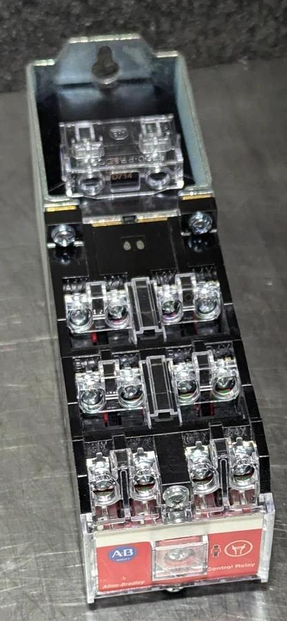 Used Allen Bradley 700S-DCP1020Z24 Safety Control Relay