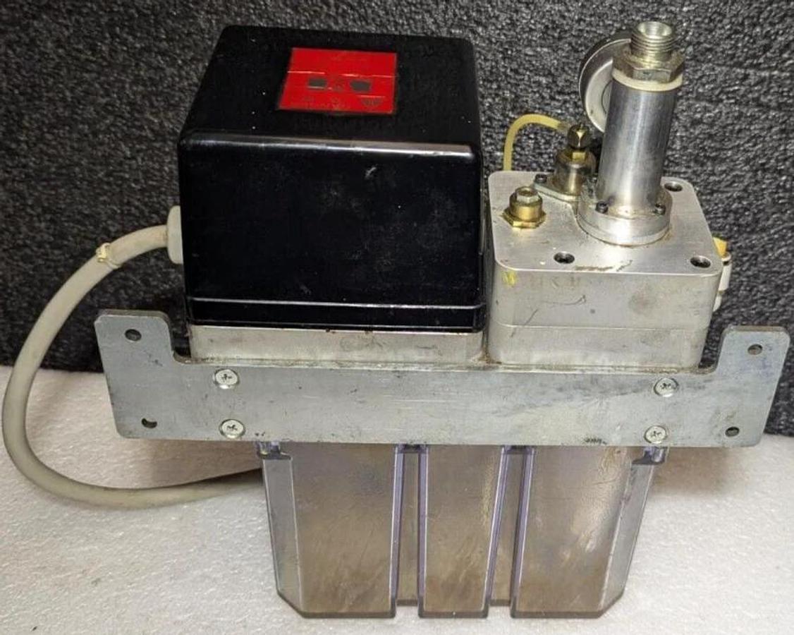 Used SKF Lubrication Systems VCM-2000-KW3-SP6 Oil Pump  24V