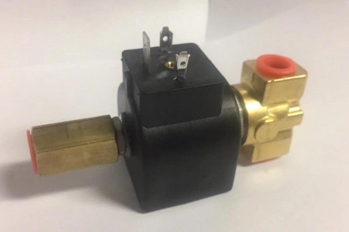 Used Parker Valve Brass 1/4" Single Solenoid, 3-way, type 7133K MP Multipurpose
