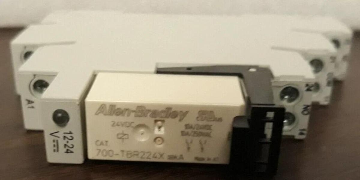 Used Lot of 2 ALLEN BRADLEY 700-HLT12  Relay Modules