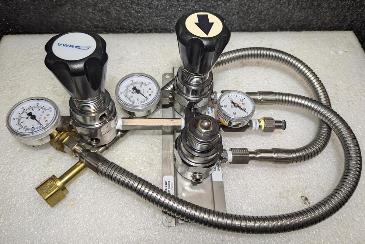 Used VWR  MANFLD -HUB 900BR-050  Regulator with Stainless Steel Hose