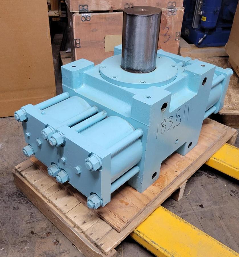 MOOG  FLO-TORK HYDRAULIC  ROTARY ACTUATOR 600,000-70-AILX-ESX-MS2-RKS-N-AB